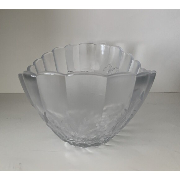 Frosted Glass Oval Fruit Bowl Scalloped Edge Leaves Grapes Textured Design - Picture 2 of 8